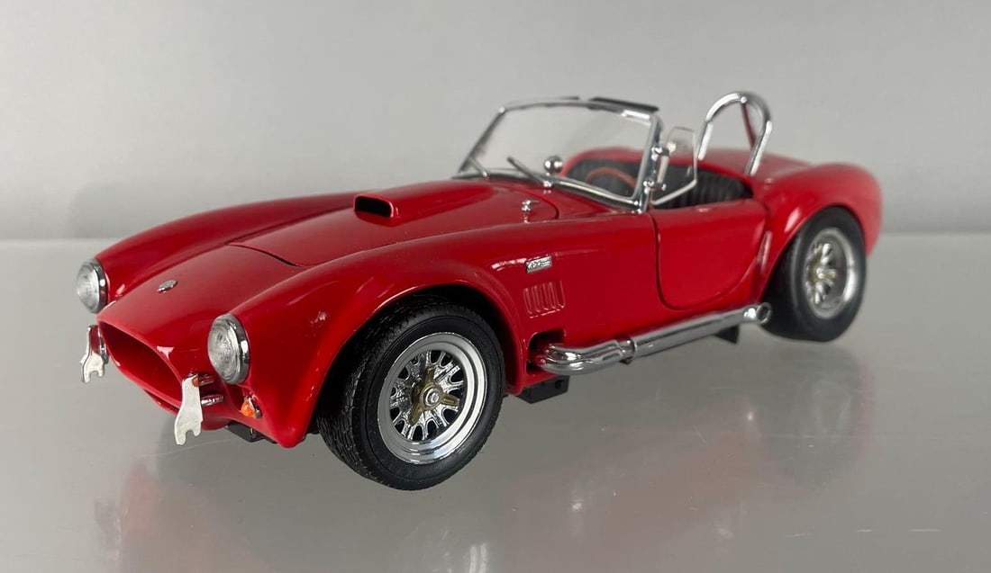 Revell 1966 Shelby Cobra 427 Die-Cast Car: 1/24 scale, red