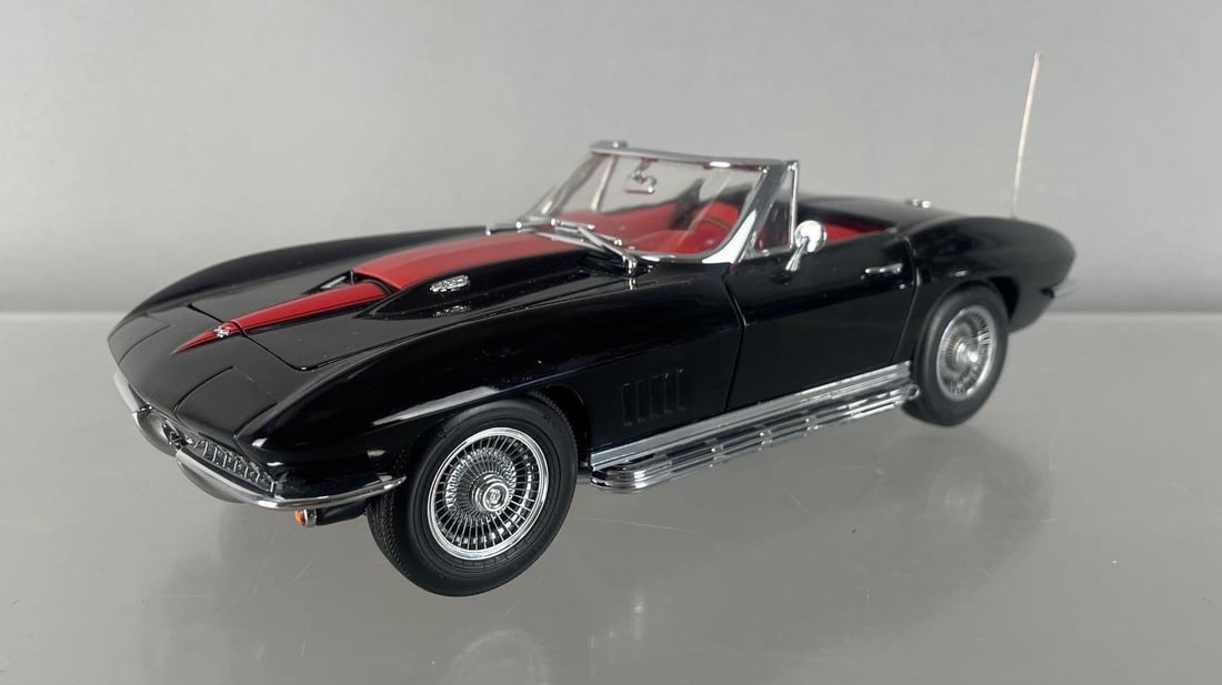 Revell 1967 Chevrolet Corvette 427 Convertible Die-Cast Car (1 of 5)