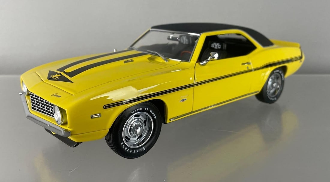 Revell 1969 Chevy Camaro Yenko / SC Die-Cast Car: 1/20 scale, yellow / black