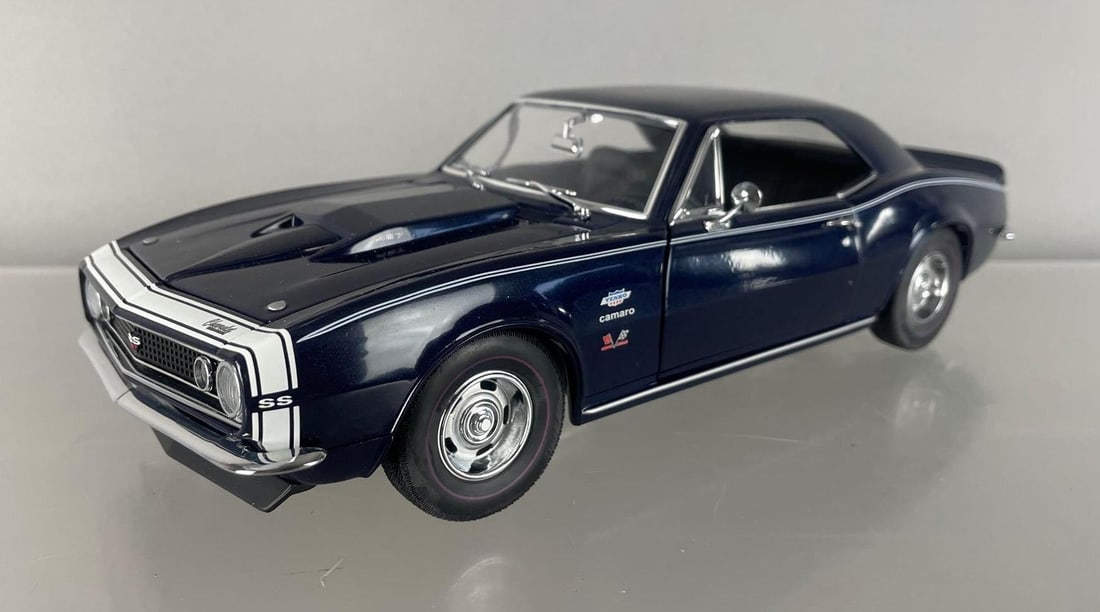 Lane Automotive 1967 Chevy Camaro SS Die-Cast Car: 1/18 scale, dark blue