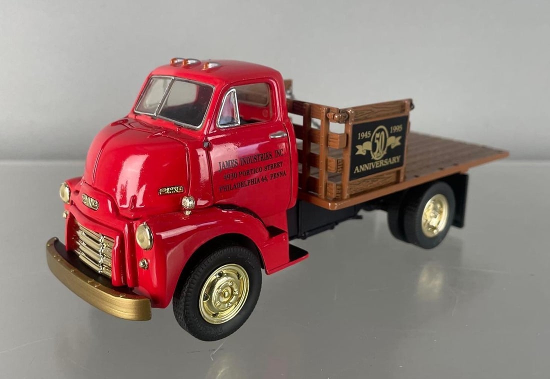 First Gear 1952 GMC Die-Cast Stake Truck (1 of 4)