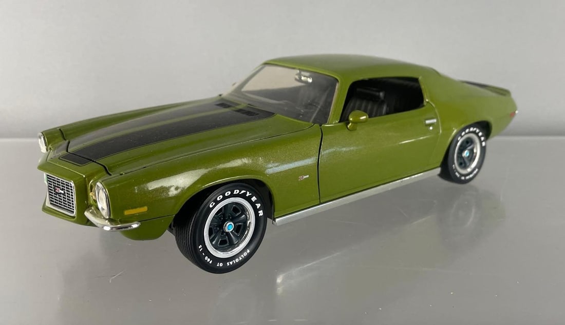 ERTL American Muscle 1970 1/2 Chevrolet Camaro Z28 Die-Cast Car (1 of 5)