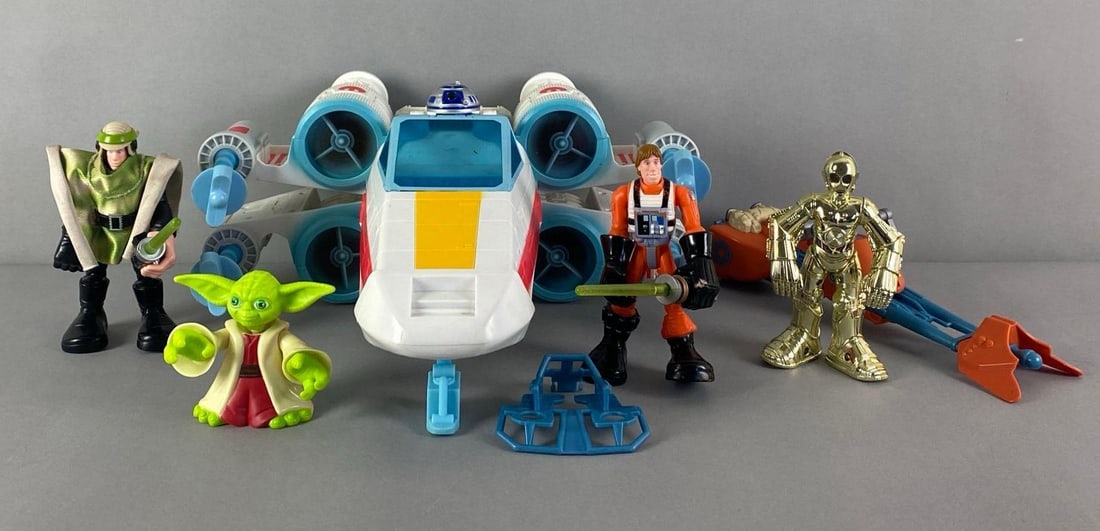 Group of 2000s Hasbro Star Wars Action Figures and Vehicles (1 of 3)