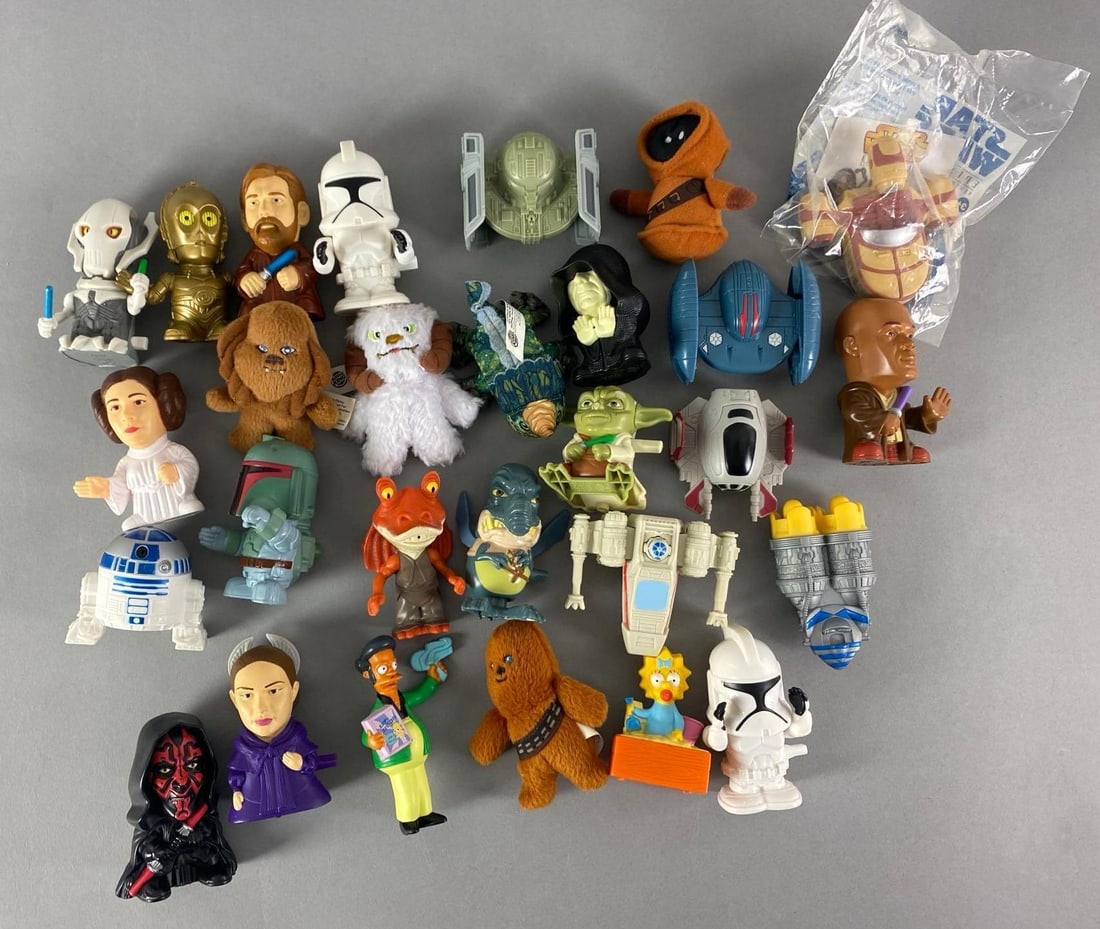 Group of Assorted Burger King Star Wars Toy Premiums: Includes Darth maul, padme, R2-D2 and more, largest measures 3? H x 4? W