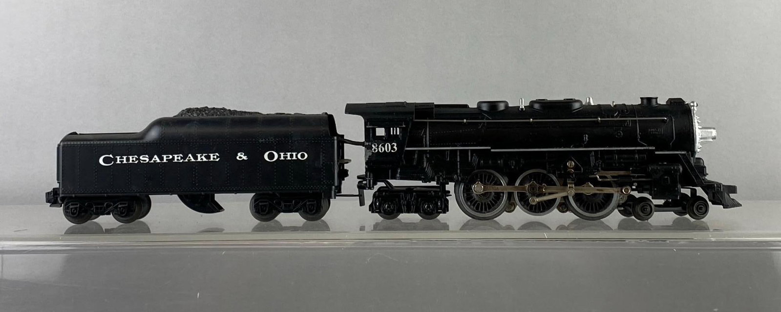 Lionel Trains O Gauge No. 8603 Steam Locomotive and Tender (1 of 4)