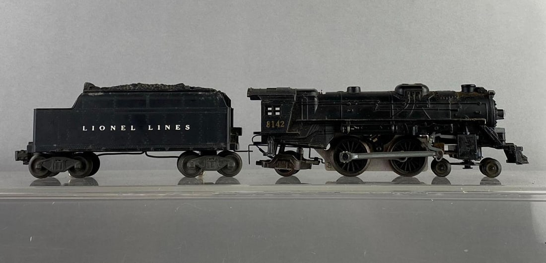 Lionel Trains O Gauge No. 8142 Steam Locomotive and Tender (1 of 4)