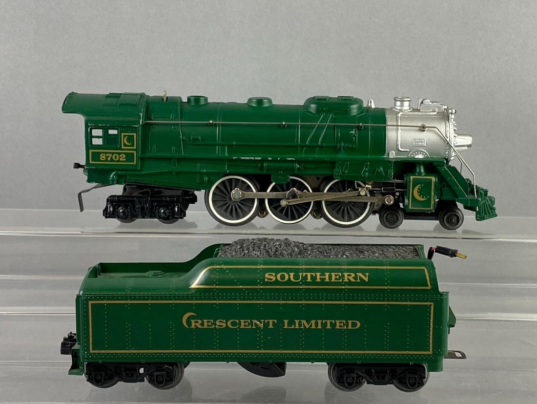 Lionel Trains O Gauge Southern Crescent Limited No.8702 Steam Locomotive and Tender (1 of 2)