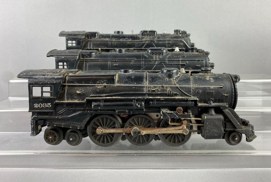 Group of 3 Prewar Lionel Trains O Gauge Steam Locomotive: Untested. Includes locomotives No.2016, No.2026, and No.2035. Largest measures H 3 x W 2 1/2 x L 10 inches. Stand not included.