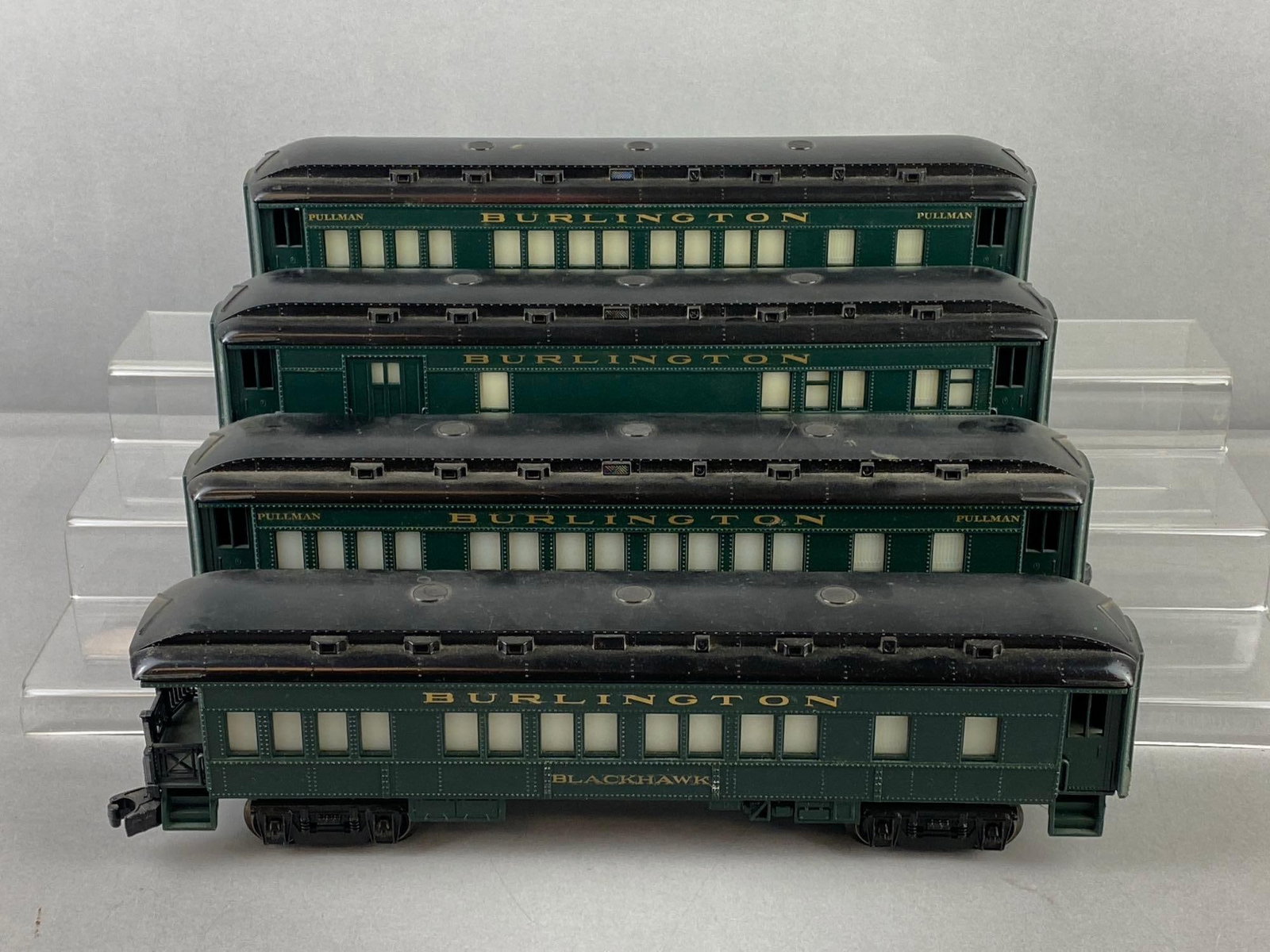 Group of 4 Lionel Trains O Gauge Burlington Passenger Cars: Untested. Lighted interior. One measures H 3 x W 2 1/2 x L 12 inches. Stand not included.