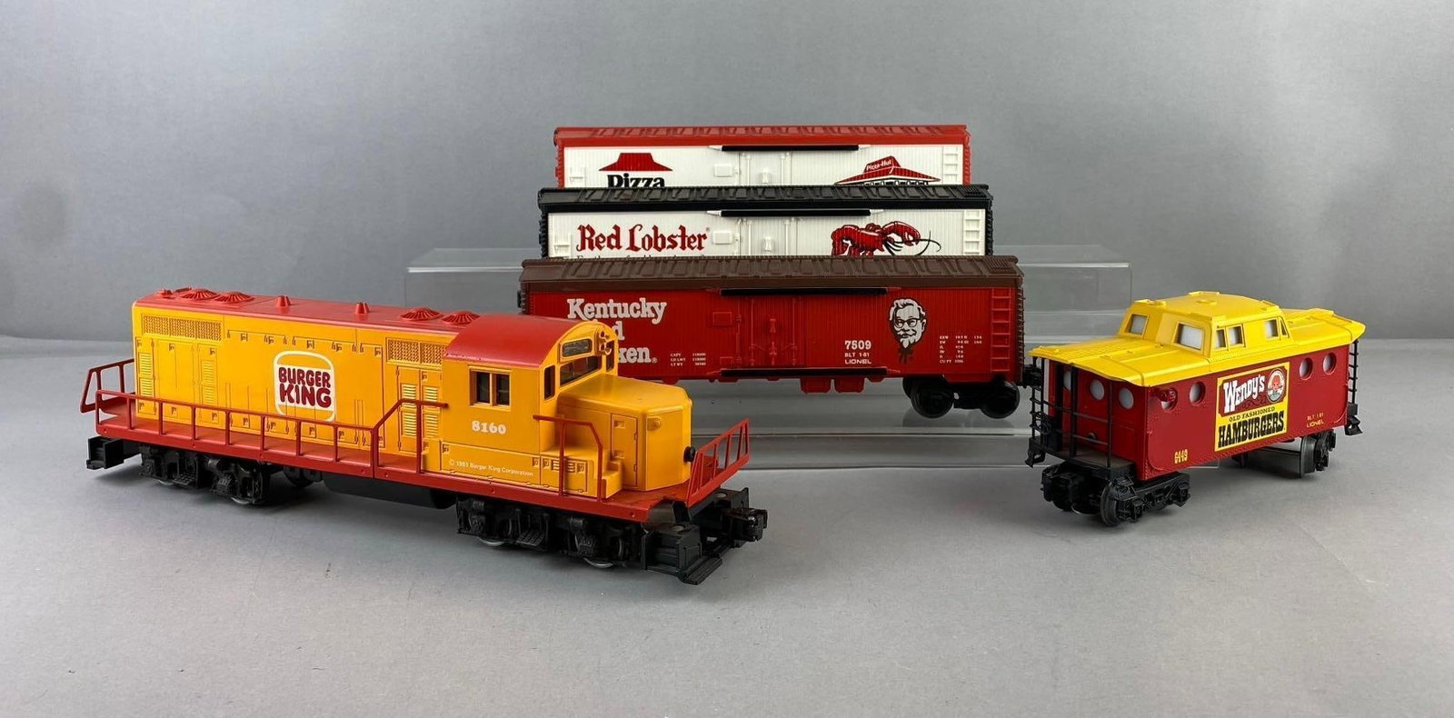 Group of 5 Lionel Trains O Gauge Food Franchise Advertising Boxcars and More (1 of 2)