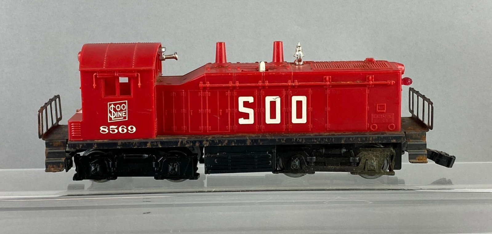Lionel Trains O Gauge No. 8569 Diesel Locomotive (1 of 4)