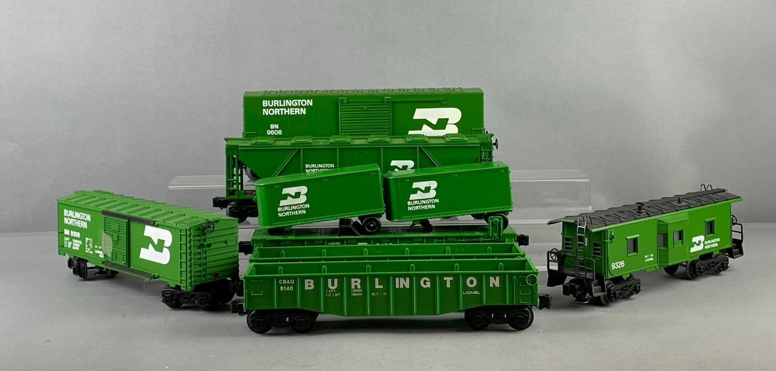 Group of Assorted Lionel Trains O Gauge Burlington Northern Train Cars and More (1 of 3)