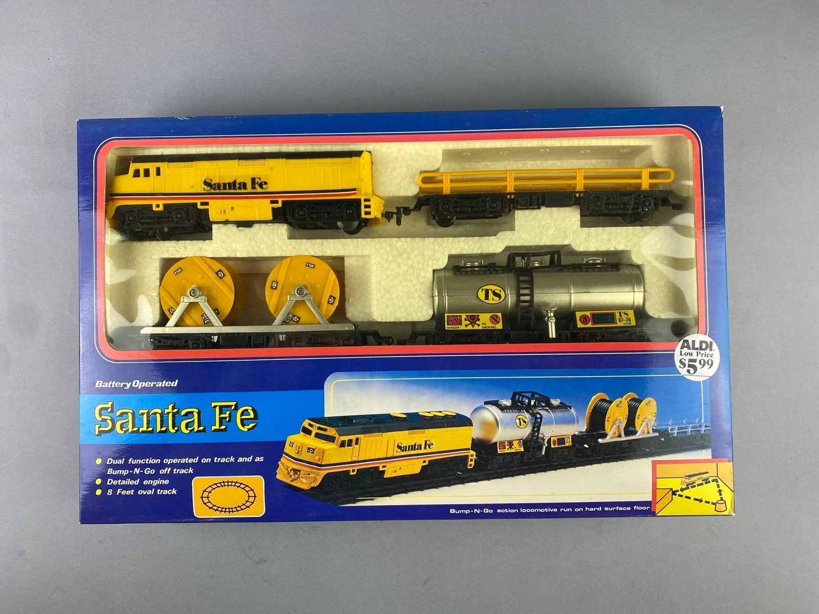 1988 Santa Fe Diesel Locomotive Toy Set (1 of 2)