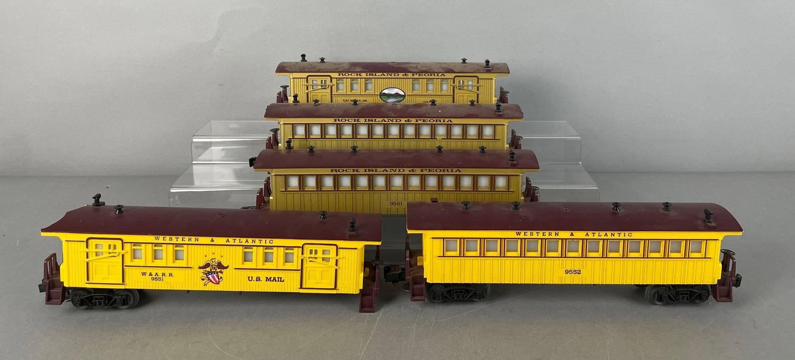 Group of Lionel O Scale Passenger Train Cars: Includes western and Atlantic, rock island and Peoria