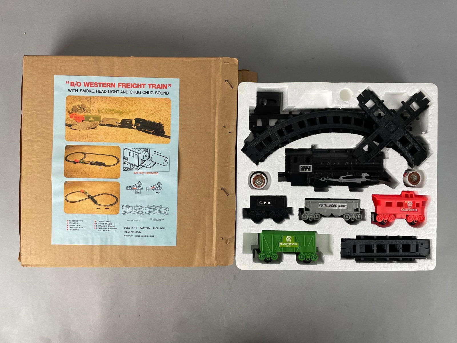 B/O Western Freight Train Battery Operated Set: Central pacific railway, untested like new , original box measures 13" x 12" x 2 3/4"