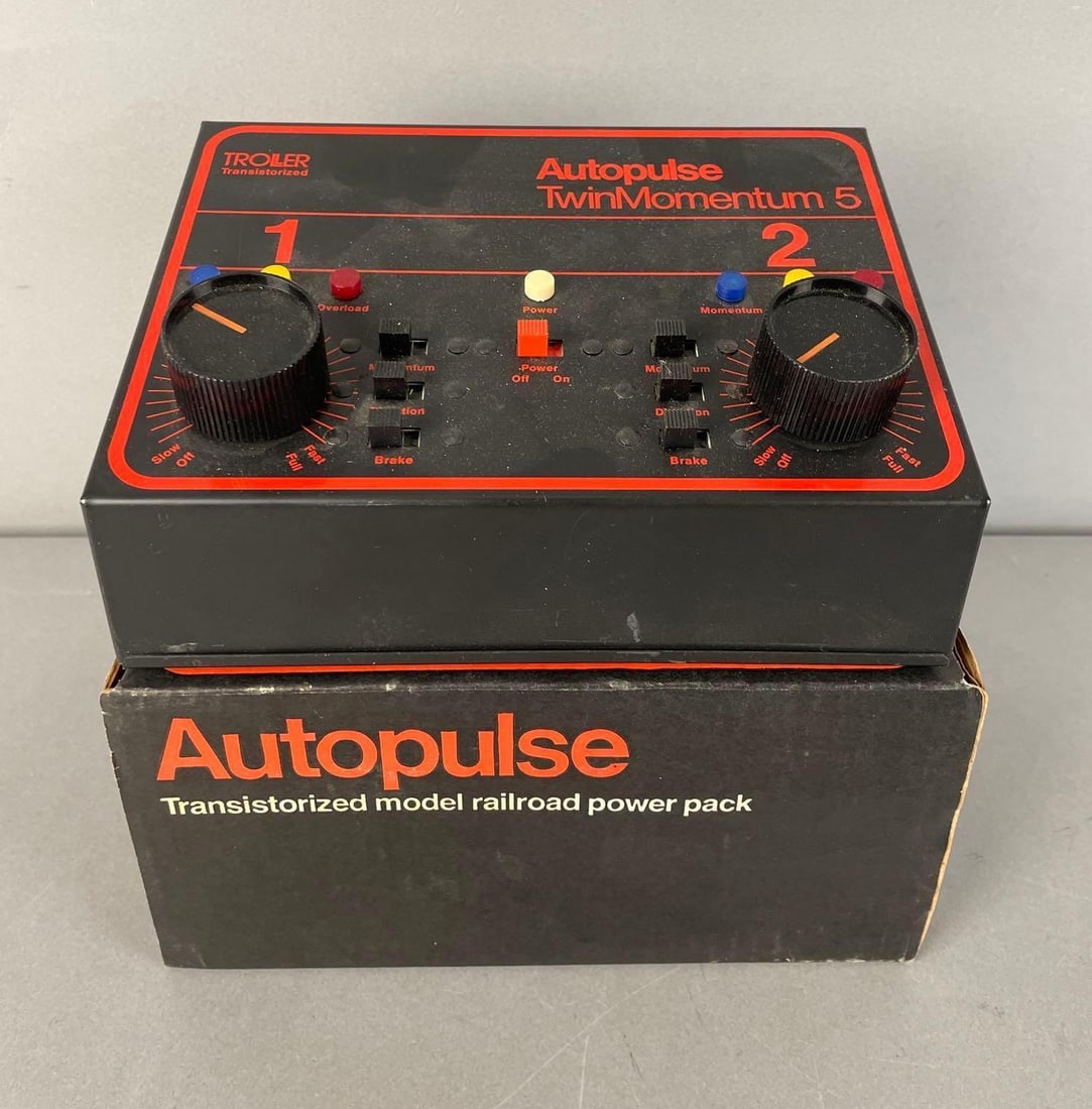 Autopulse Tein Momentum 5 Model 8000 Power Pack: Powers on, box measures 6 1/4" x 9" x 4 3/4"