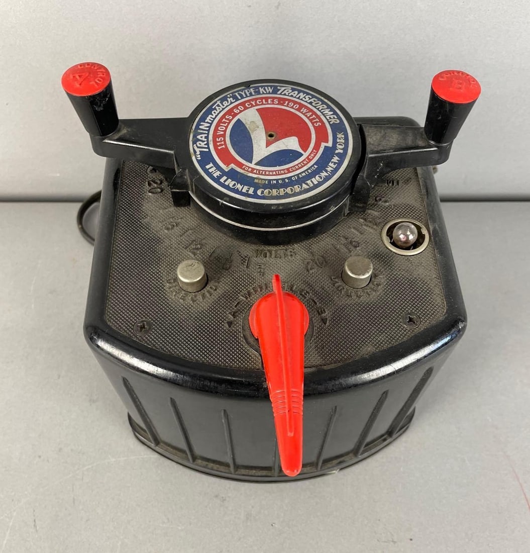 Lionel Trainmaster Type KW Transformer: Powered on, measures 7 1/2" x 7" x 7 3/4"