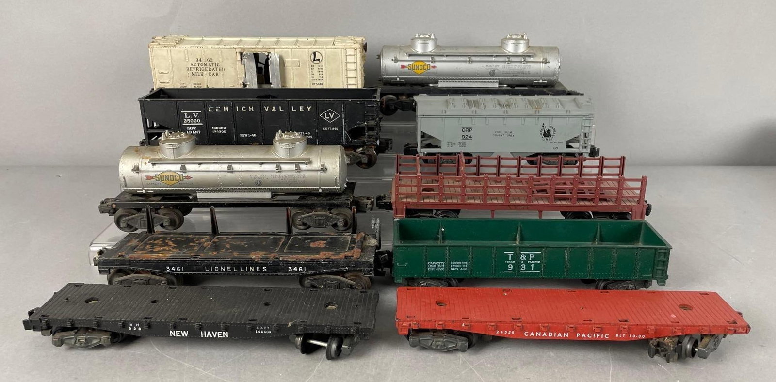 Group of HO Scale Train Cars (1 of 2)
