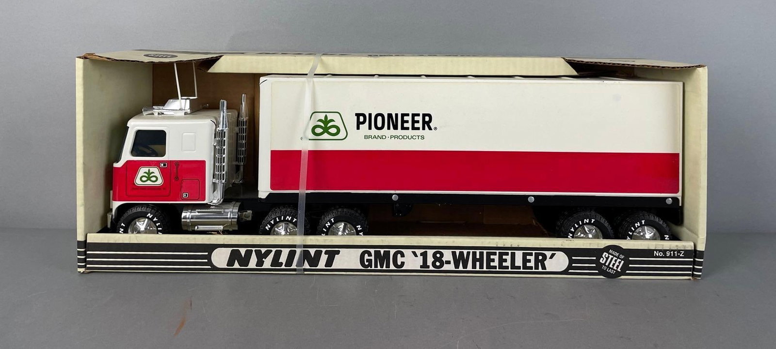 Nylint Pressed Steel GMC 18-Wheeler: Pioneer, box measures 7 3/40 x 22" x 5 3/4"