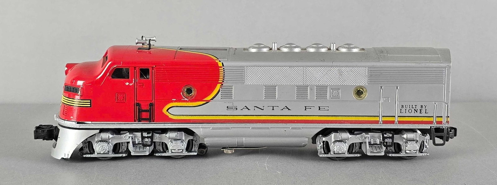 Lionel O Scale Santa Fe 2353 Diesel Locomotive (1 of 5)