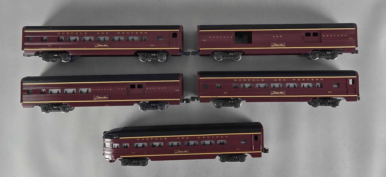 Group or 5 Lionel O Scale N and W Train Passenger Cars (1 of 3)