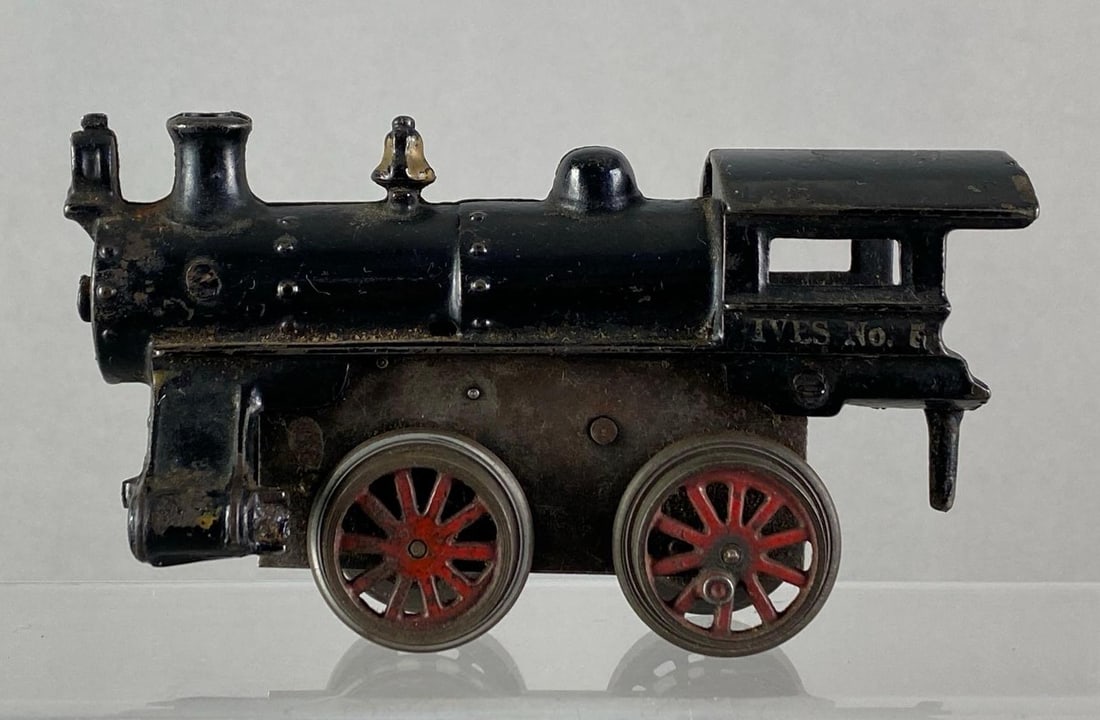 Pre-War IVES Standard Scale Wind Up Locomotive: Missing key, measures 6? In length