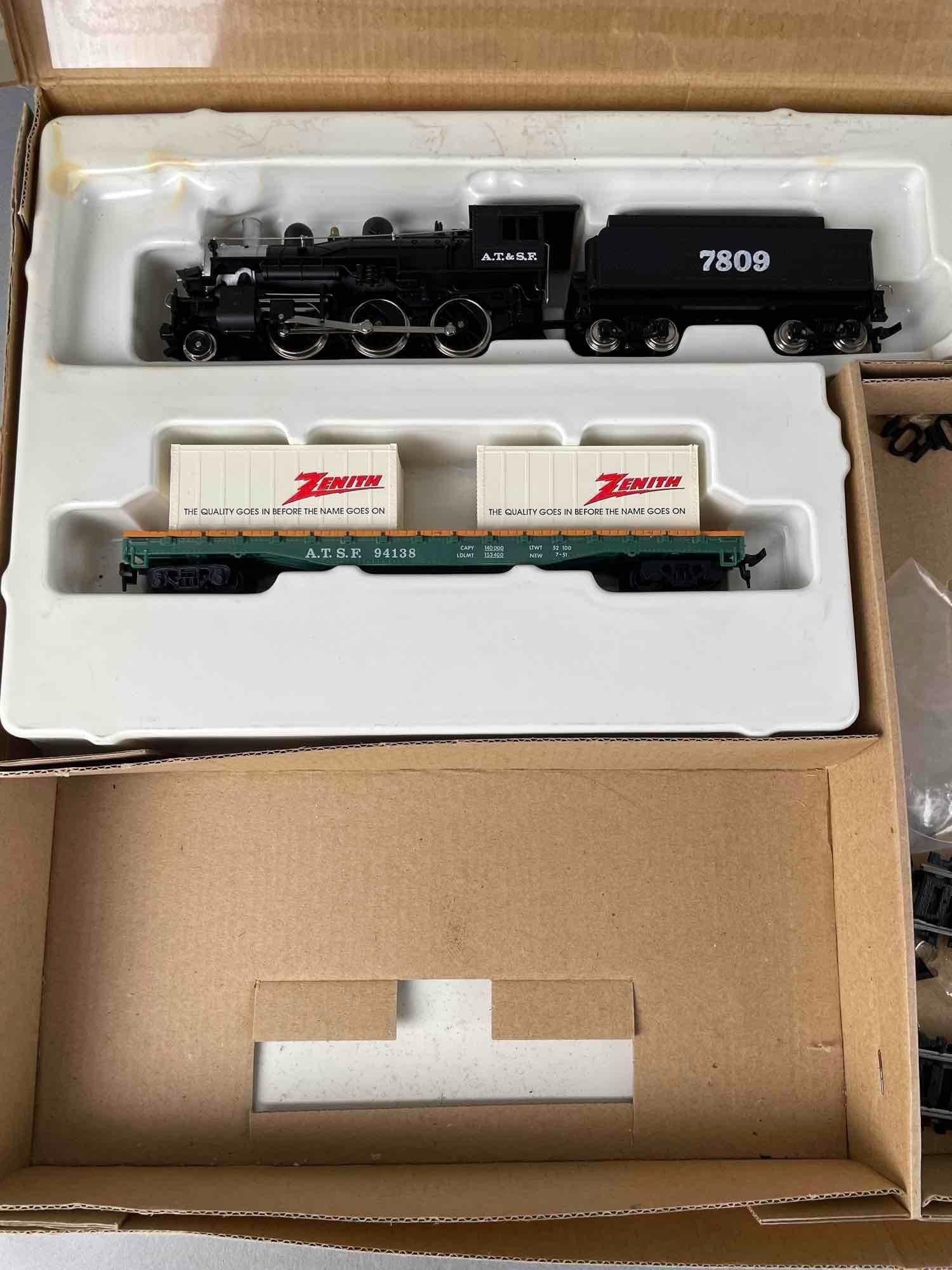 The Zenith Limited HO Scale Partial Electric Train Set - 2