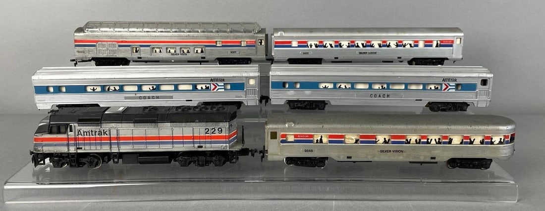 Group of Amtrak HO Scale Locomotive and Passenger Cars (1 of 3)