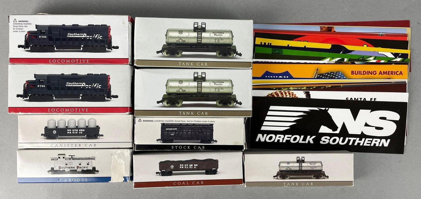 Group of Southern Pacific N Scale Train Cars and Locomotives: Includes train and advertising stickers