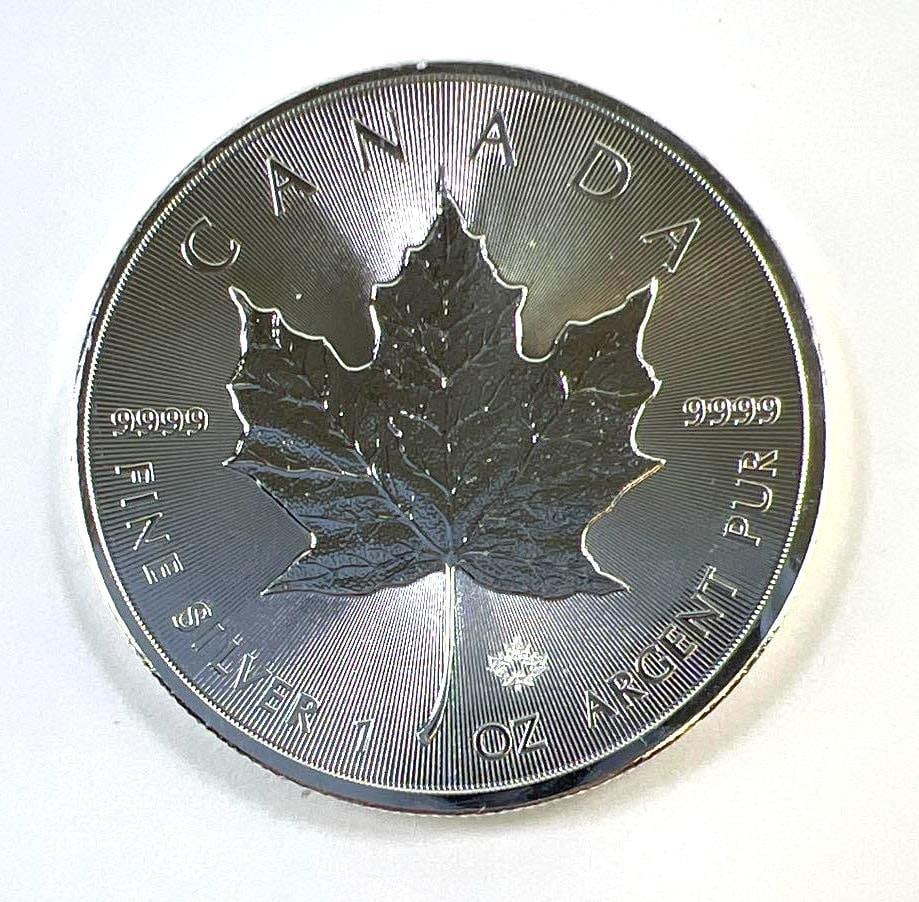 2016 Canada Maple Leaf 1 oz .9999 Fine Silver $5 Coin (1 of 2)