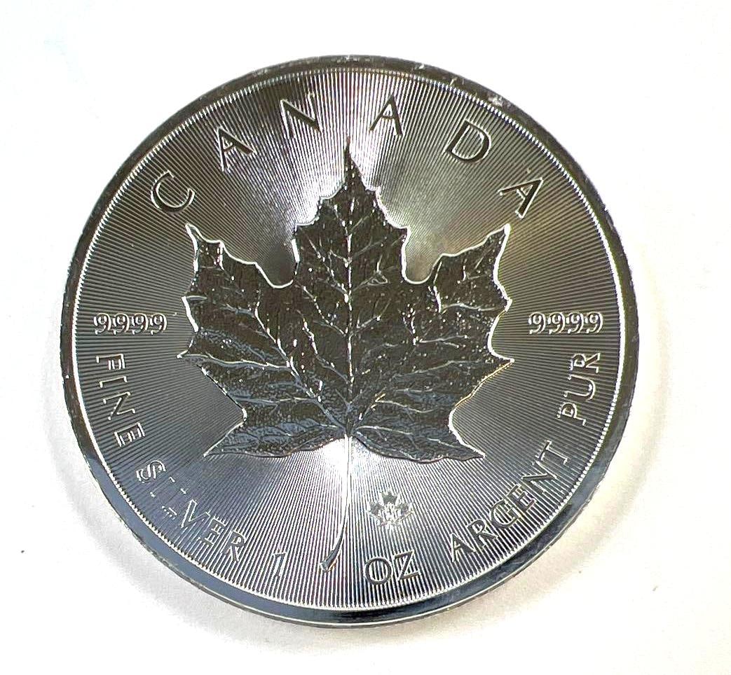 2014 Canada Maple Leaf 1 oz .9999 Fine Silver $5 Coin: 2014 Canada Maple Leaf 1 oz .9999 Fine Silver $5 Coin