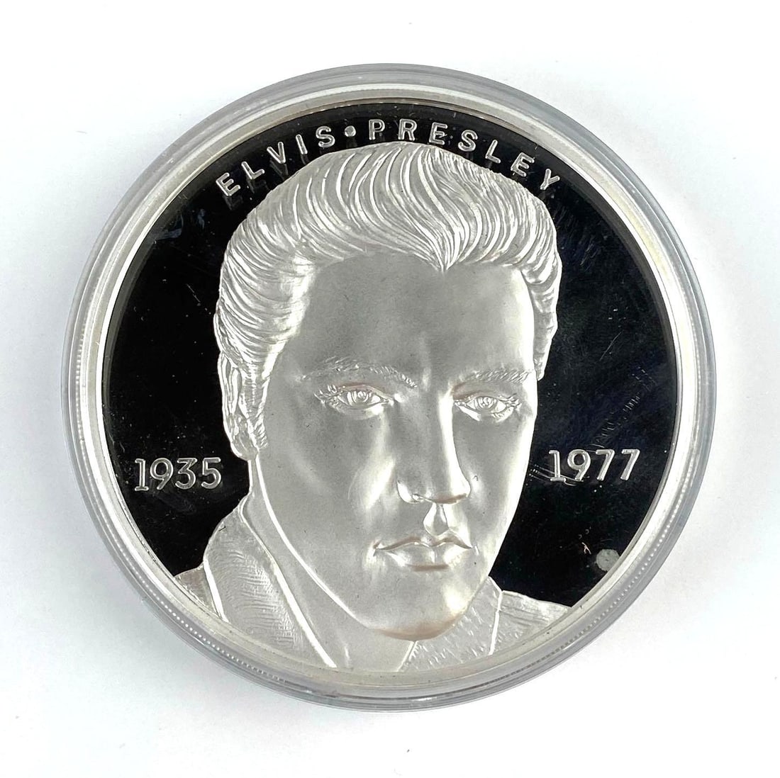 Graceland 8 Oz .999 Fine Silver Elvis Presley Round: Graceland 8 Oz .999 Fine Silver Elvis Presley Round