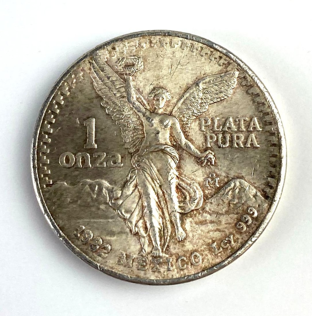 1982 Mexico Libertad 1 Onza 1 Oz .999 Fine Silver Round: 1982 Mexico Libertad 1 Onza 1 Oz .999 Fine Silver Round