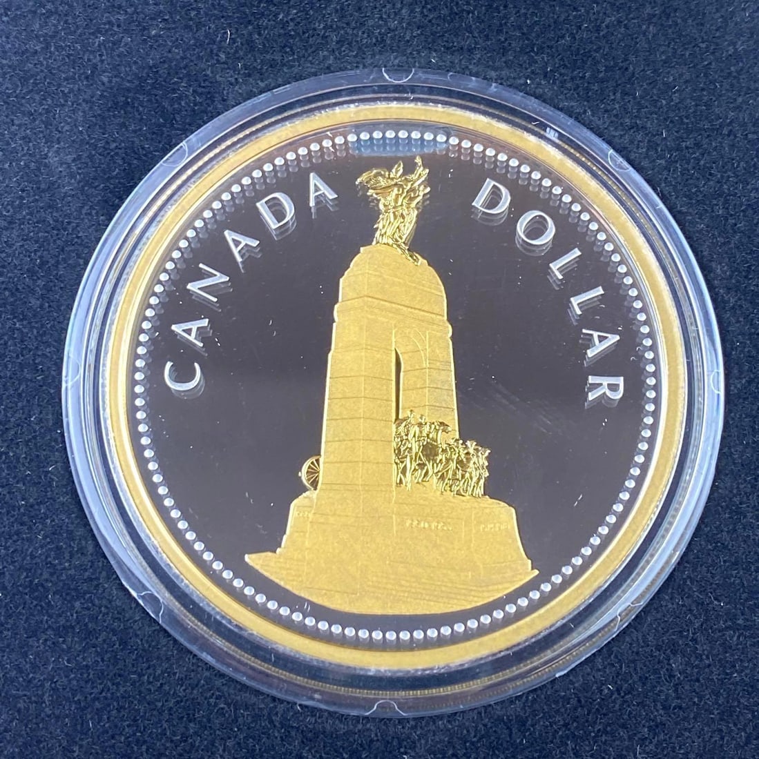 2018 Royal Canadian Mint The National War Memorial 2 Oz .9999 Fine Silver Queen Elizabeth Round: 2018 Royal Canadian Mint The National War Memorial 2 Oz .9999 Fine Silver Queen Elizabeth Round