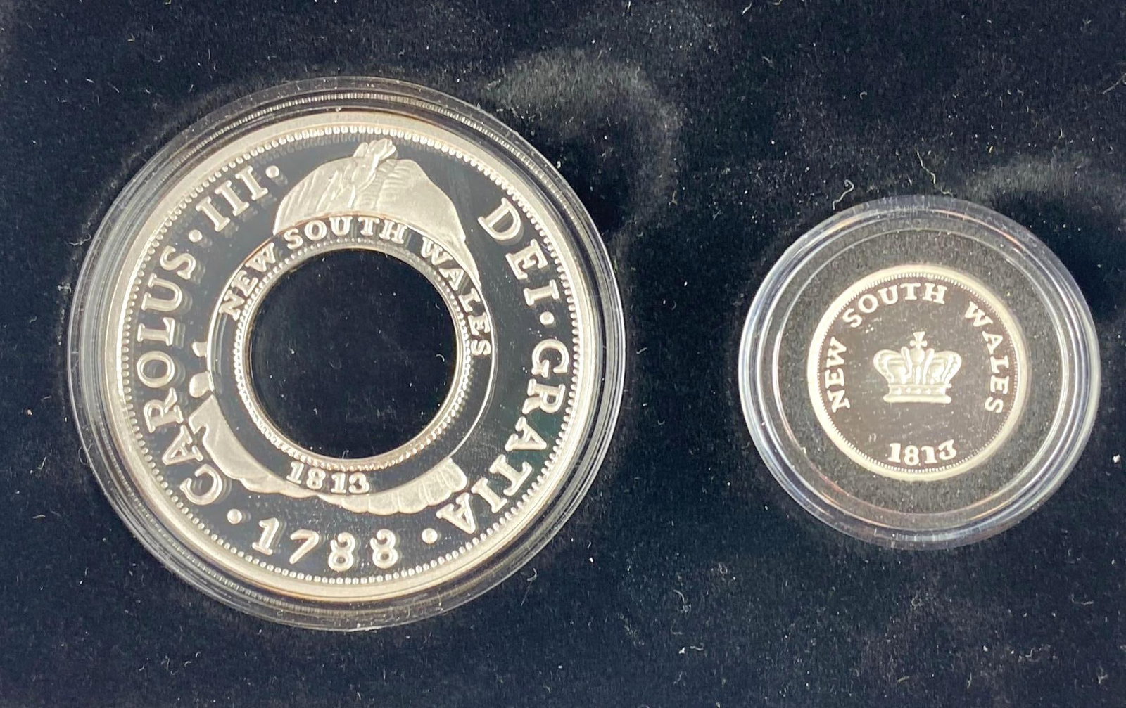 2013 The Perth Mint RARE Australia 200th Anniversary Holey Dollar and Dump 1 Oz .999 Fine Silver: 2013 The Perth Mint Australia 200th Anniversary Holey Dollar and Dump 1 Oz .999 Fine Silver Queen Elizabeth Coins Set with COA