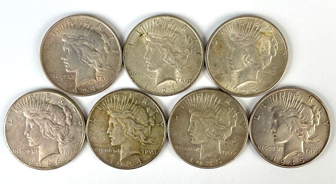 Group of 7 US $1 Peace Silver Dollars: Includes 1924, 1925, 1926, 1934, and 1935.
