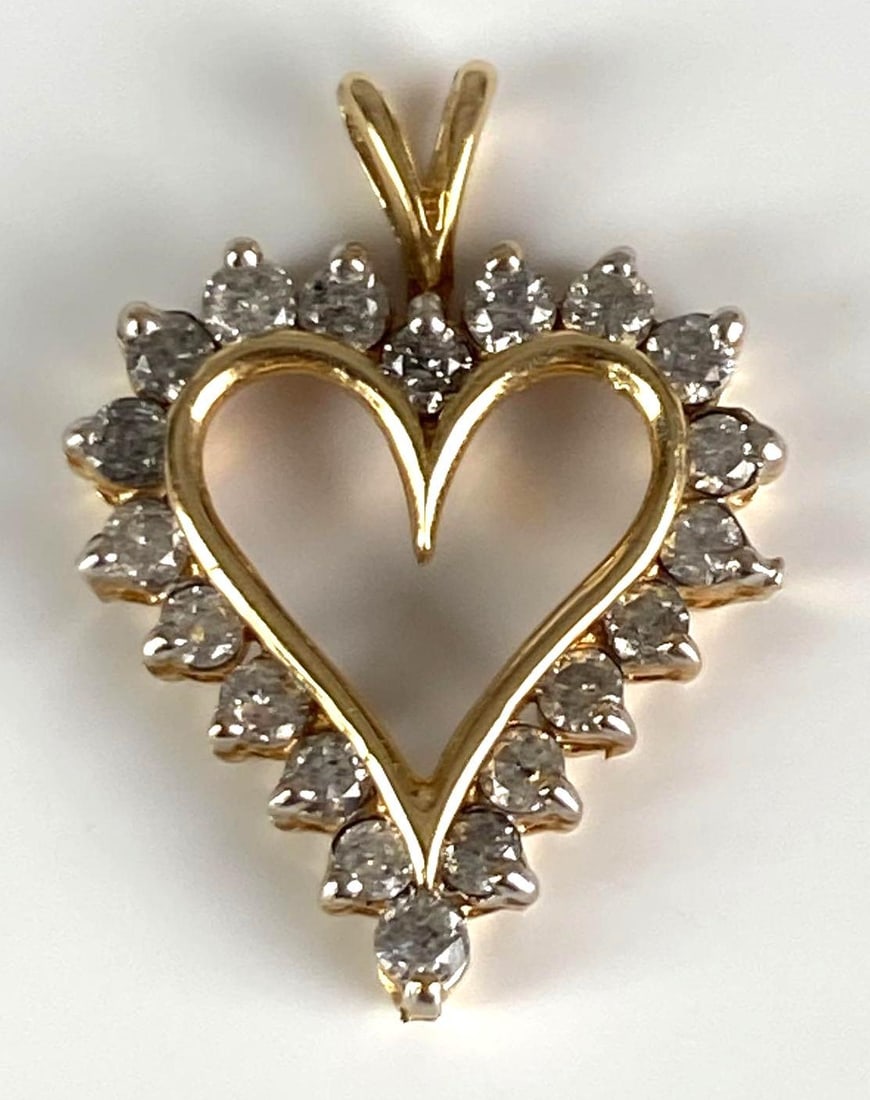 Signed IGRB 10 Yellow Gold Diamond Heart Pendant: total weight of 2.6 grams, measures 1? H x 3/4? W