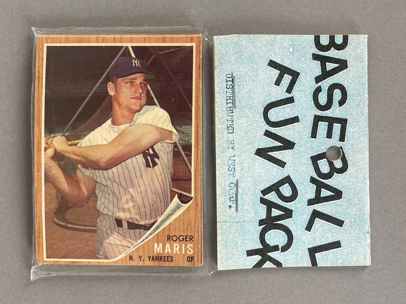1962 Topps Baseball West Corps Cello Fun Pack with Roger Maris (1 of 2)