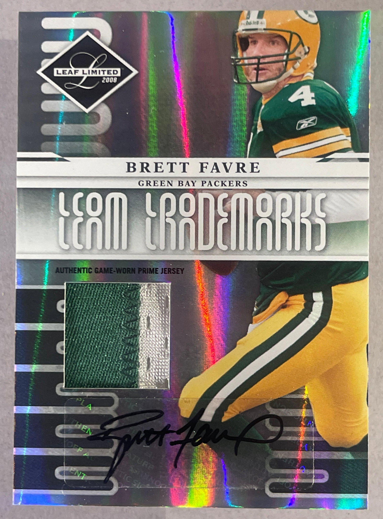 2008 Leaf Limited Team Trademarks Auto Jersey Brett Favre 25/25: 2008 Leaf Limited Team Trademarks Auto dual color Jersey Brett Favre #T-17 25/25