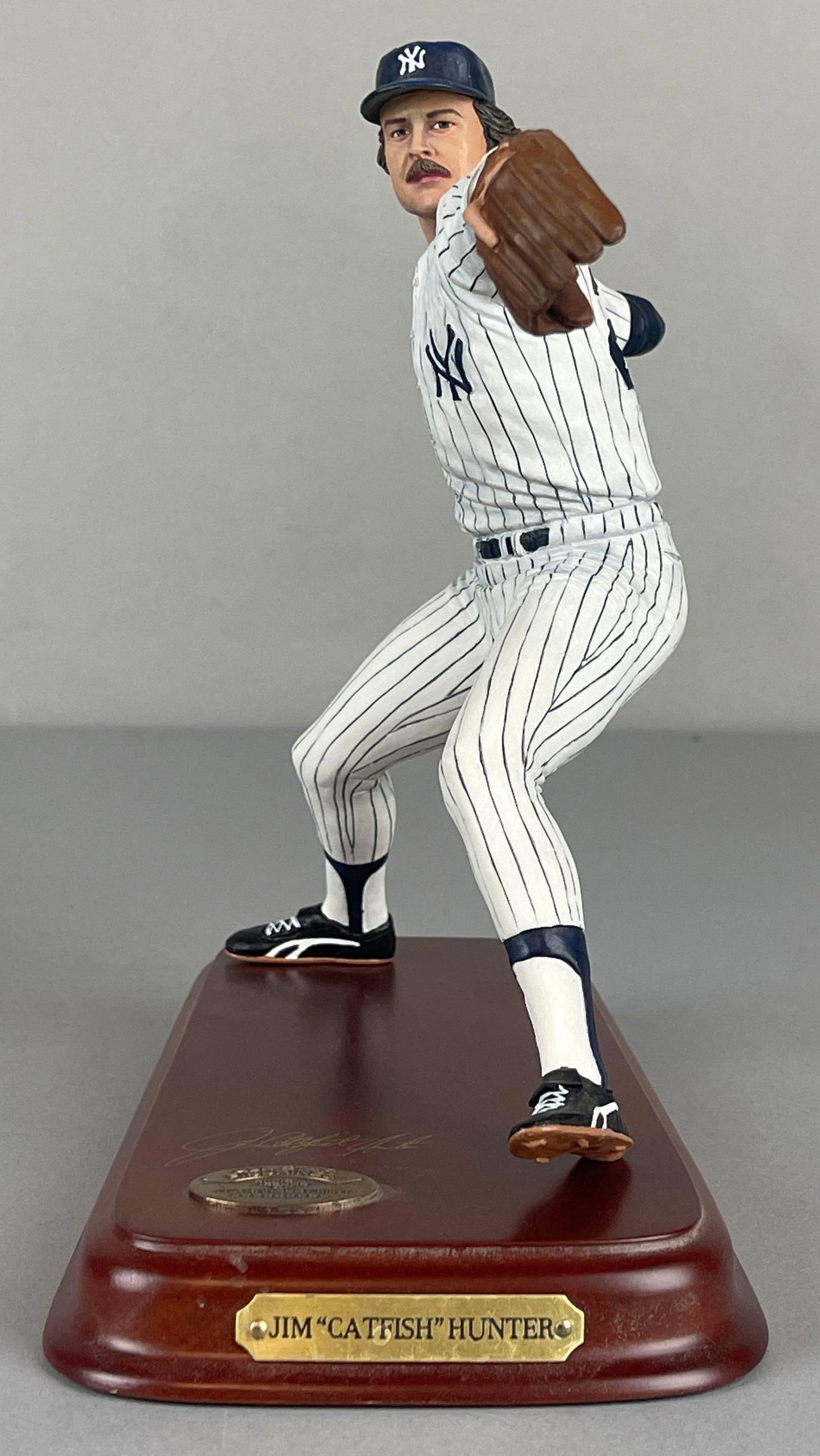 2004 The Danbury Mint Jim Catfish Hunter Figurine Statue (1 of 4)