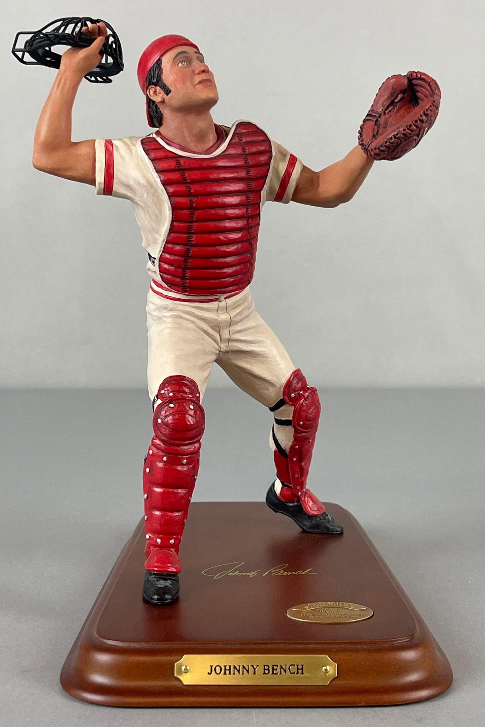 1999 Johnny Bench The Danbury Mint Figurine Statue: 1999 Johnny Bench The Danbury Mint Figurine Statue, Measures 6 1/2 x 7 1/2 x 9 Inches
