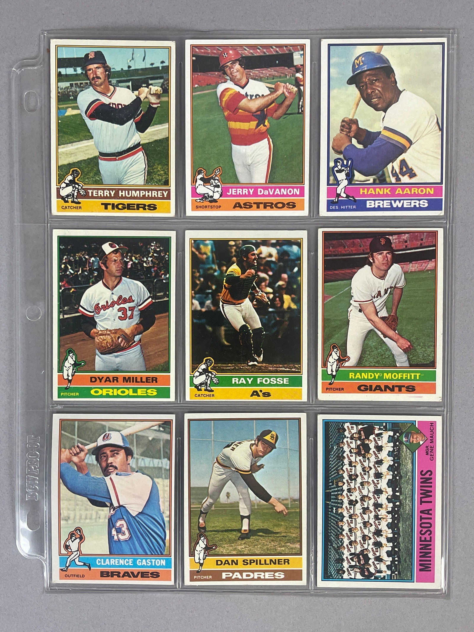 1976 Topps Baseball Complete Set in Binder - 10