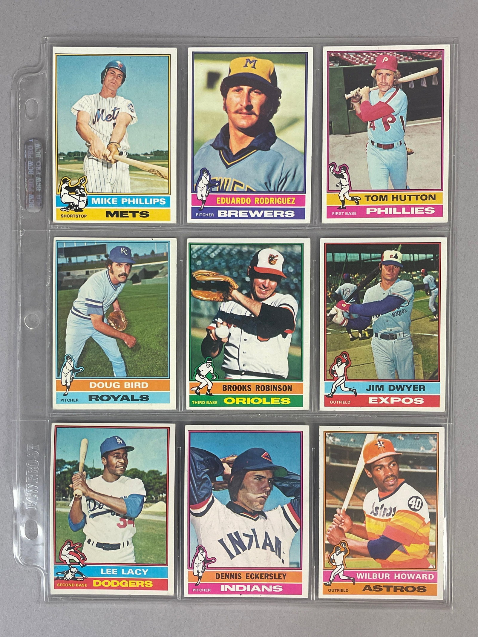 1976 Topps Baseball Complete Set in Binder - 2