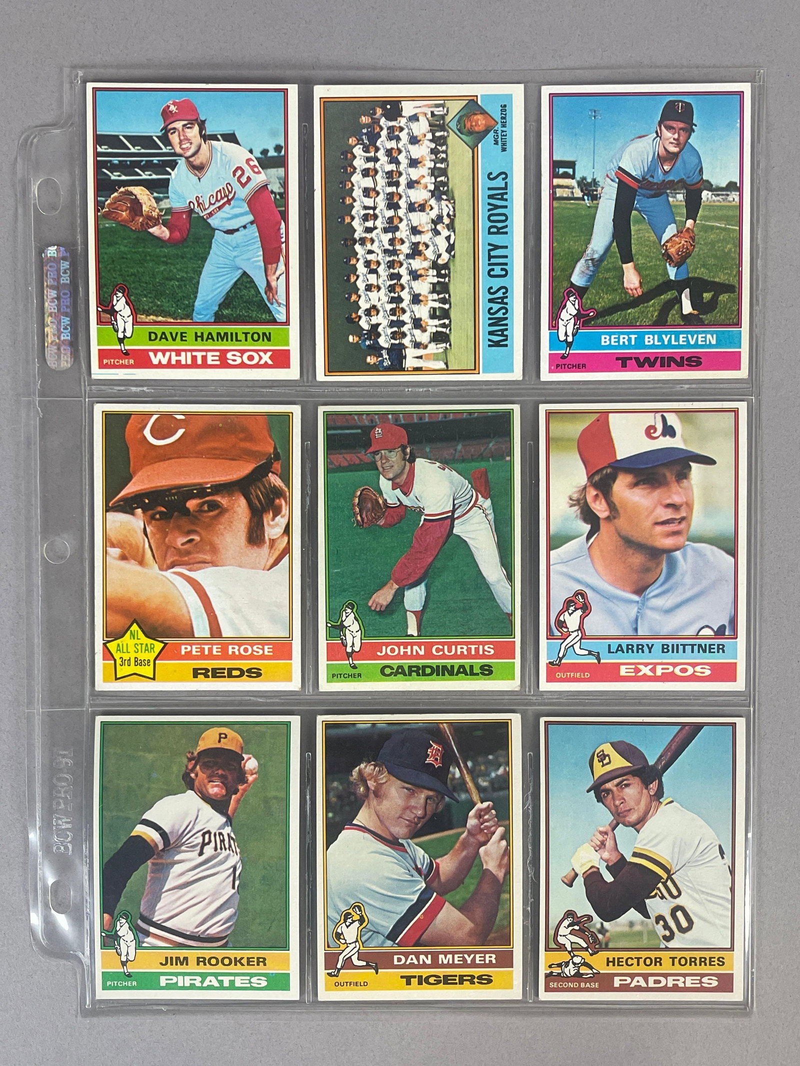 1976 Topps Baseball Complete Set in Binder - 3