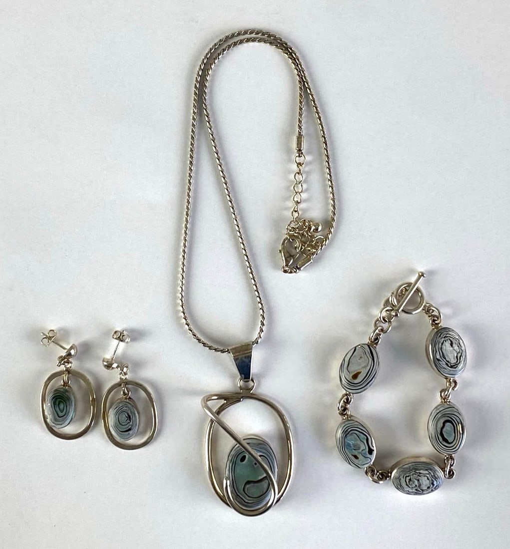 Beautiful Matching Set of Mexican Sterling Silver Abalone Jewelry: Necklace measures 18 inches in length
