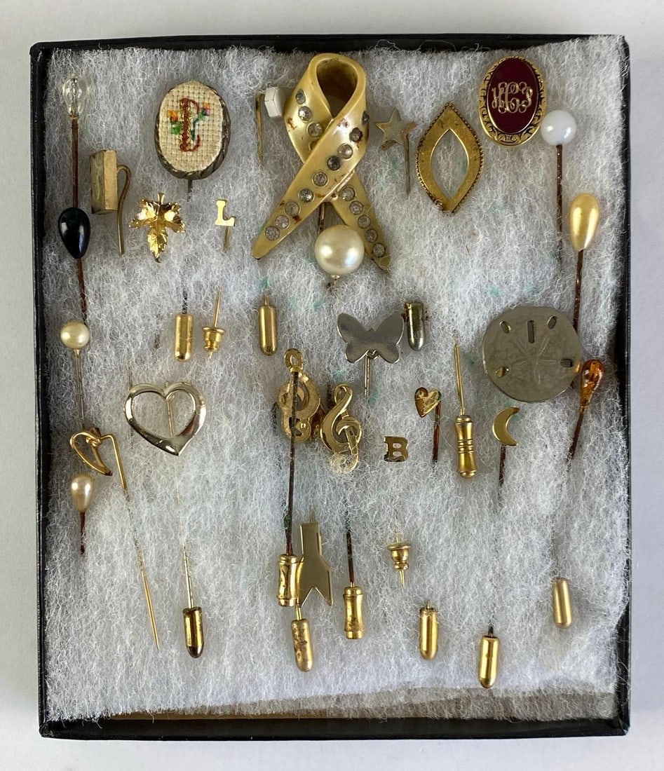 Group of Costume Jewelry Pins (1 of 1)