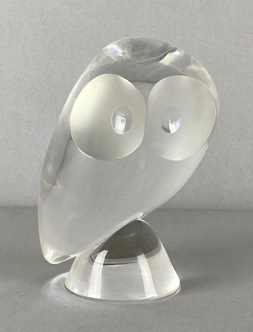 Steuben Signed MCM Crystal Owl Figurine: signed on base, mid century modern, measures 4 1/2 inches H x 3 1/2 inches W x 3 1/2 inches D