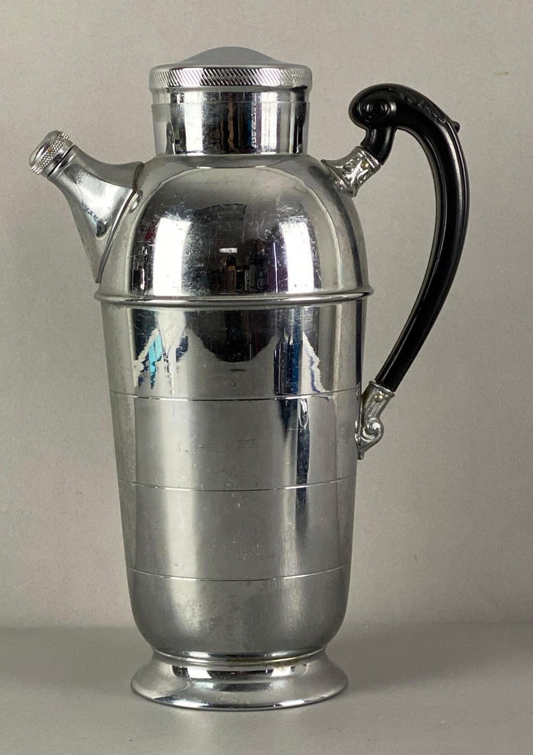 Mid Century Modern Farber Krome-Kraft Cocktail Shaker: Black bakelite handle, Marked on base, measures 11 inches H x 7 inches W x 5 inches D
