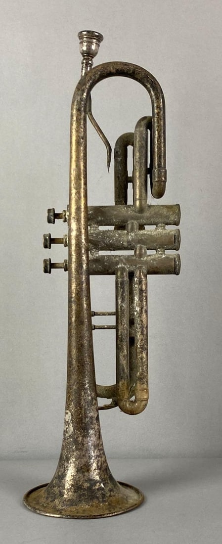 Vintage American Easy-Play Trumpet: Piece on leadpipe detached, measures 18 inches H