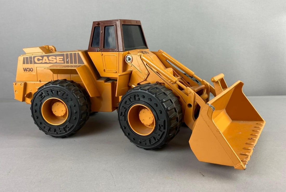 Vintage ERLT Case W30 1:16 Scale Die Cast Wheel Loader (1 of 4)
